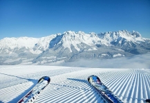000377_Frisch-gewalzte-Piste-mit-Blick-zum-Wilden-Kaiser_Johannes-Felsch.jpg